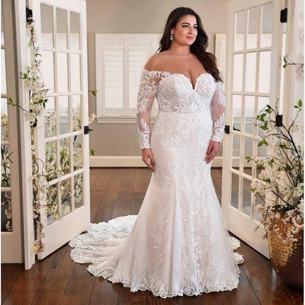 Essence of Australia D3315 Size 22 fits 18-20 street size
Discontinued Style